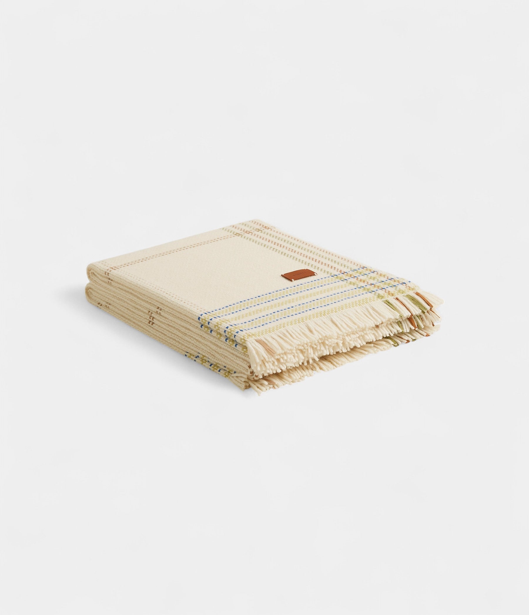 HNavetteBlanket_AFusionofLuxuryandArtisanalCraftsmanship_3.jpg H Navette Blanket A Fusion of Luxury and Artisanal Craftsmanship