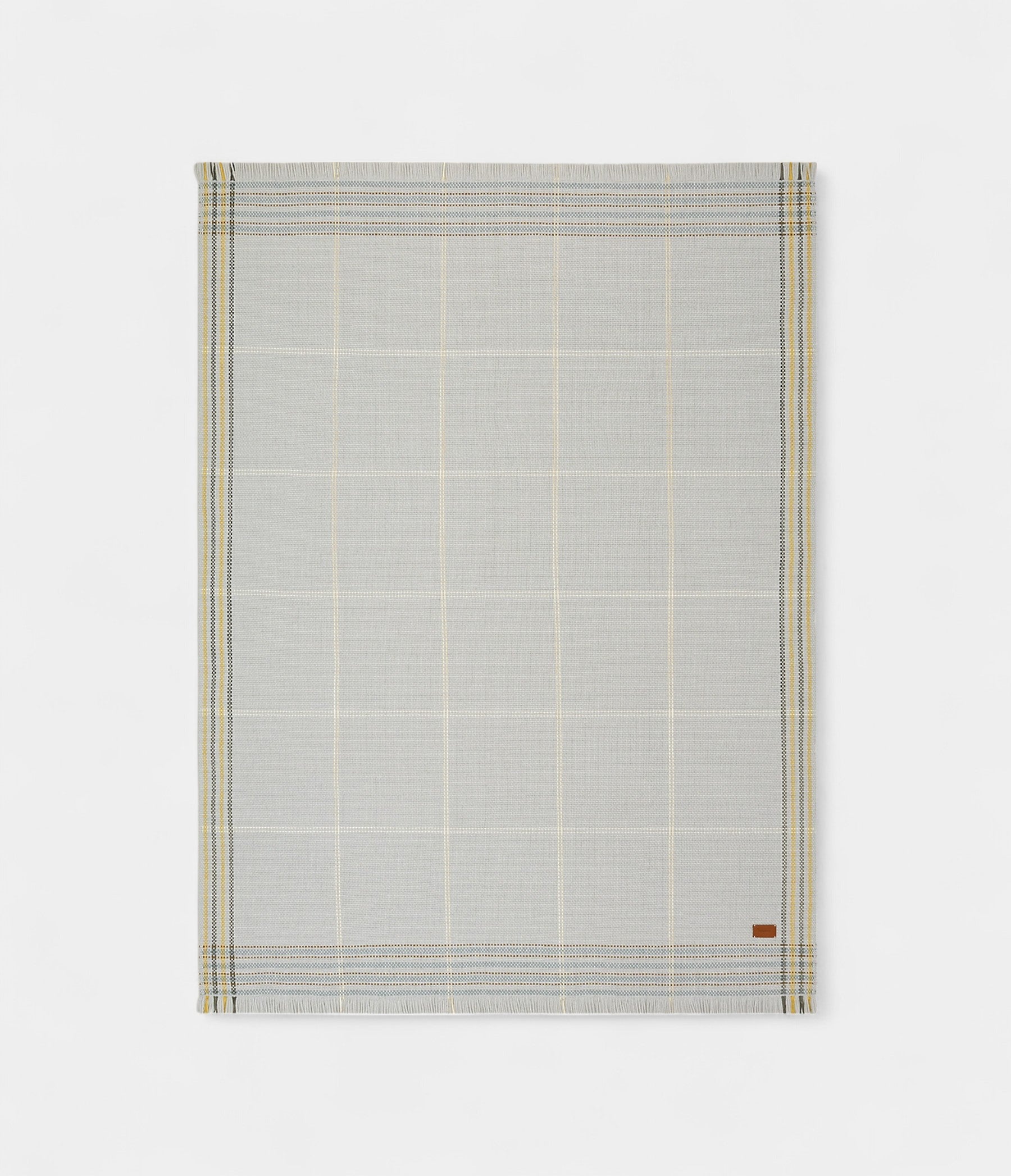 HNavetteBlanket_AFusionofLuxuryandArtisanalCraftsmanship_4.jpg H Navette Blanket A Fusion of Luxury and Artisanal Craftsmanship
