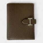 Hermès Béarn Leather Wallet Distinctive Color Iconic Craftsmanship