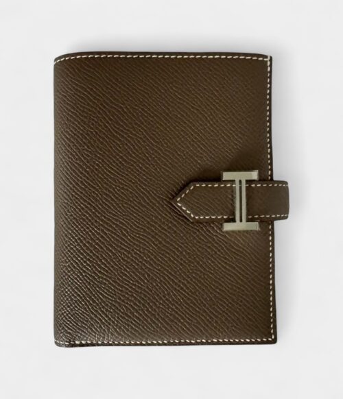 Hermès Béarn Leather Wallet Distinctive Color Iconic Craftsmanship