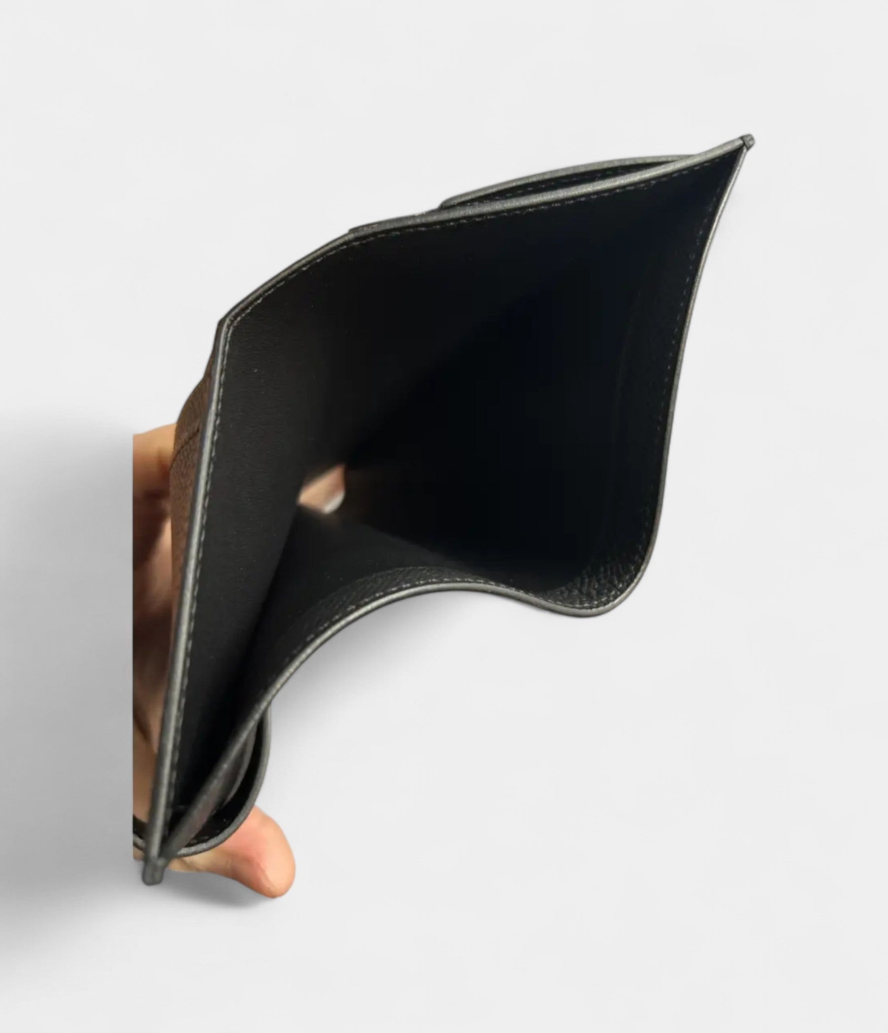Hermès Béarn Leather Wallet in Black Timeless Luxury Sleek Silhouette
