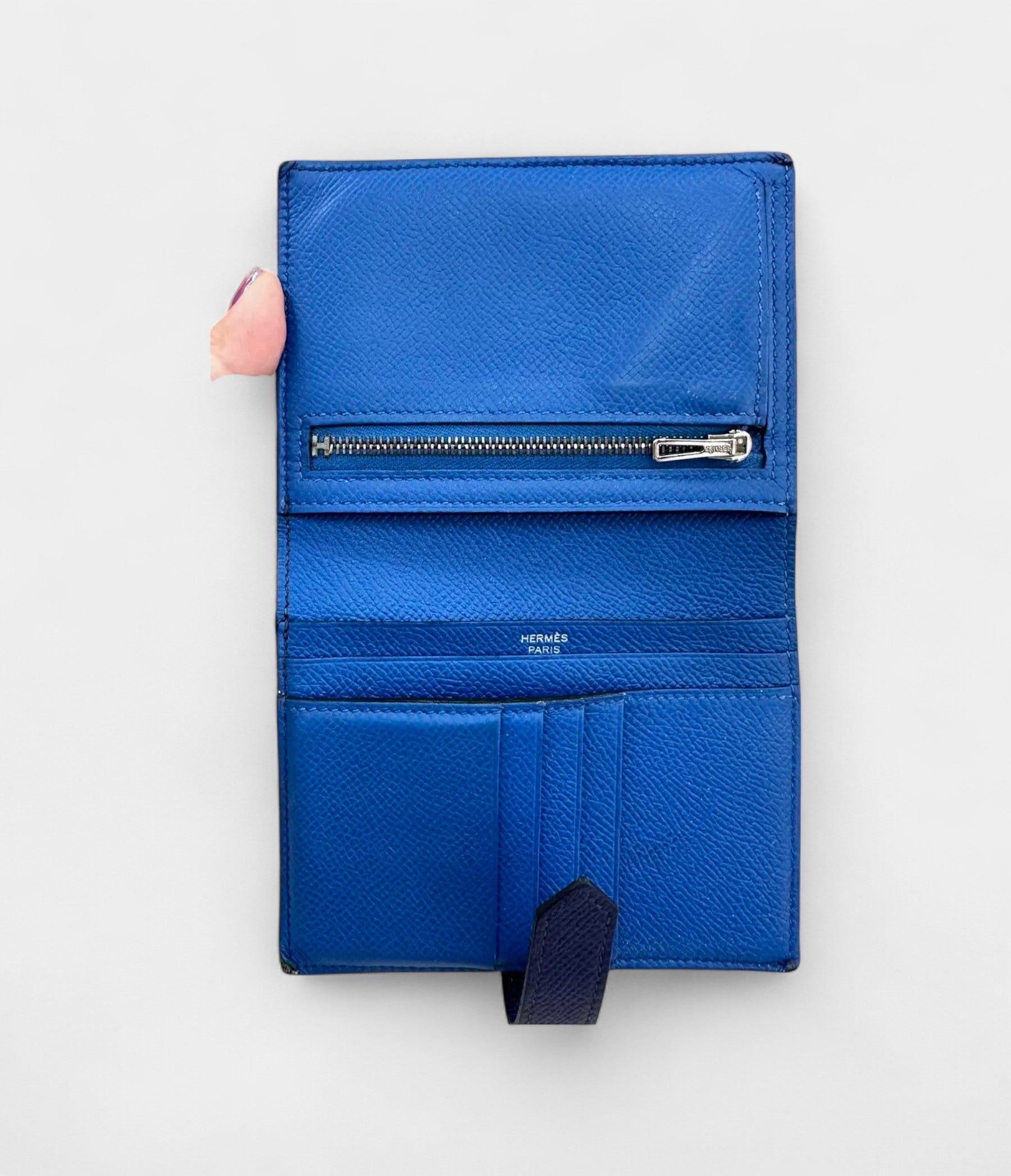 Hermès Béarn Leather Wallet in Blue Timeless Design with a Fresh Hue