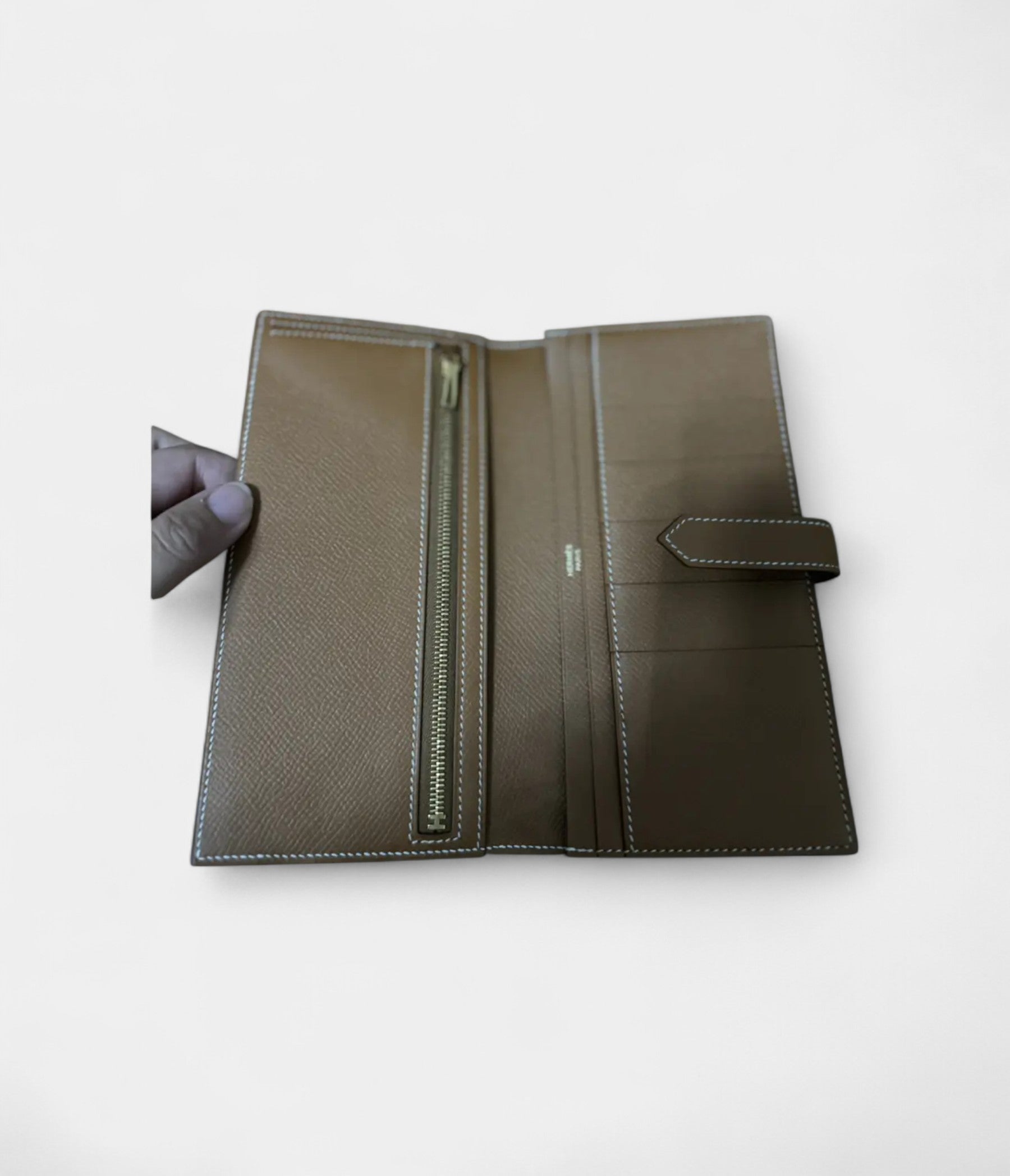 HermesBearnLeatherWalletinBrownClassicWarmthwithSignatureRefinement_3.jpg Hermès Béarn Leather Wallet in Brown Classic Warmth with Signature Refinement