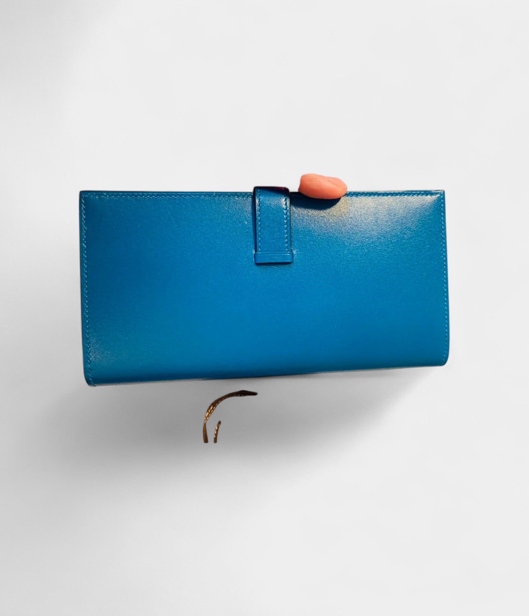 HermesBearnLeatherWalletinGreenAFreshTakeonClassicElegance_1.jpg Hermès Béarn Leather Wallet in Green A Fresh Take on Classic Elegance