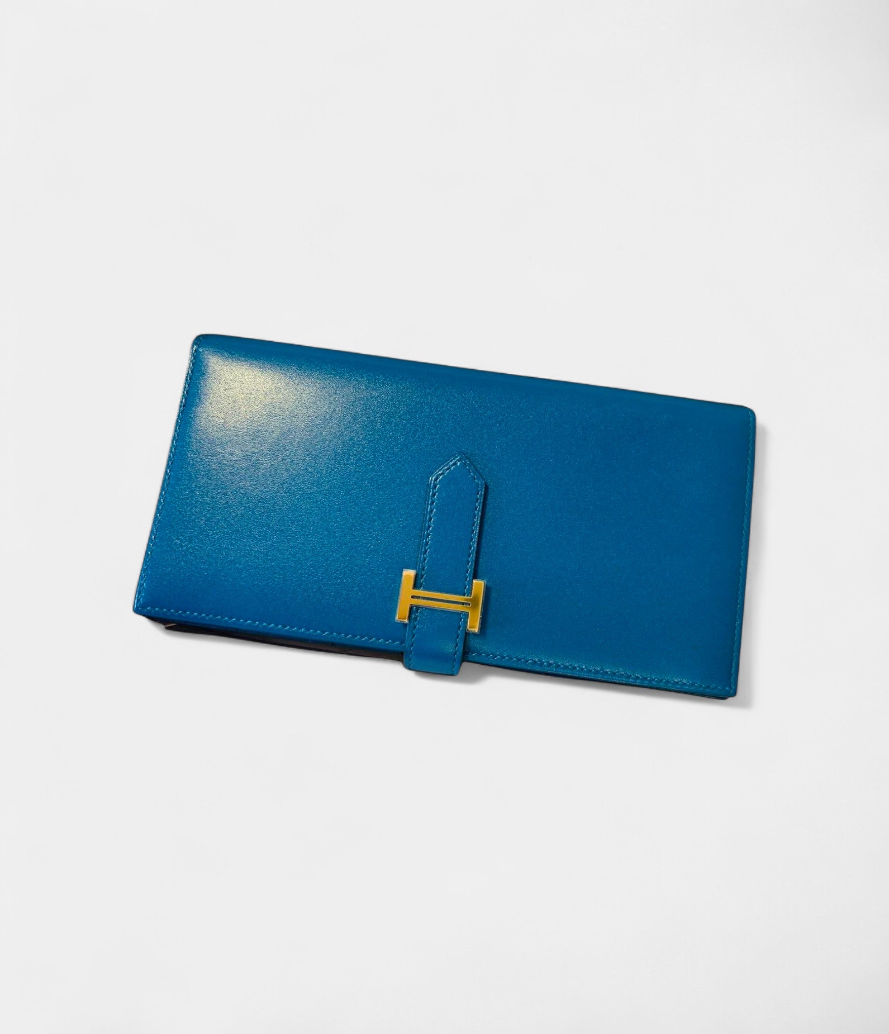 HermesBearnLeatherWalletinGreenAFreshTakeonClassicElegance_3.jpg Hermès Béarn Leather Wallet in Green A Fresh Take on Classic Elegance