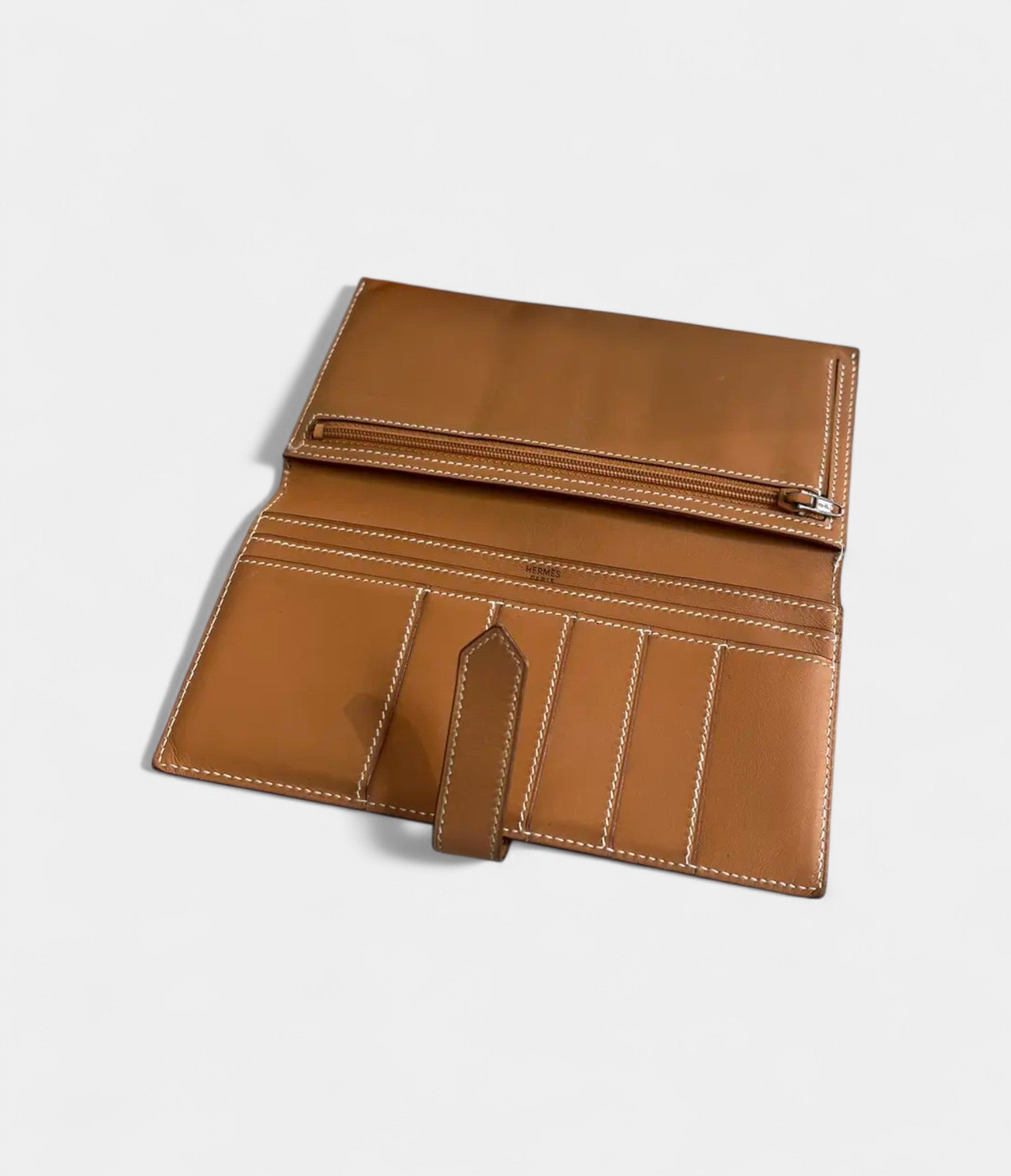 HermesBearnLeatherWalletinGreySubtleSophisticationTimelessDesign_1.jpg Hermès Béarn Leather Wallet in Grey Subtle Sophistication Timeless Design