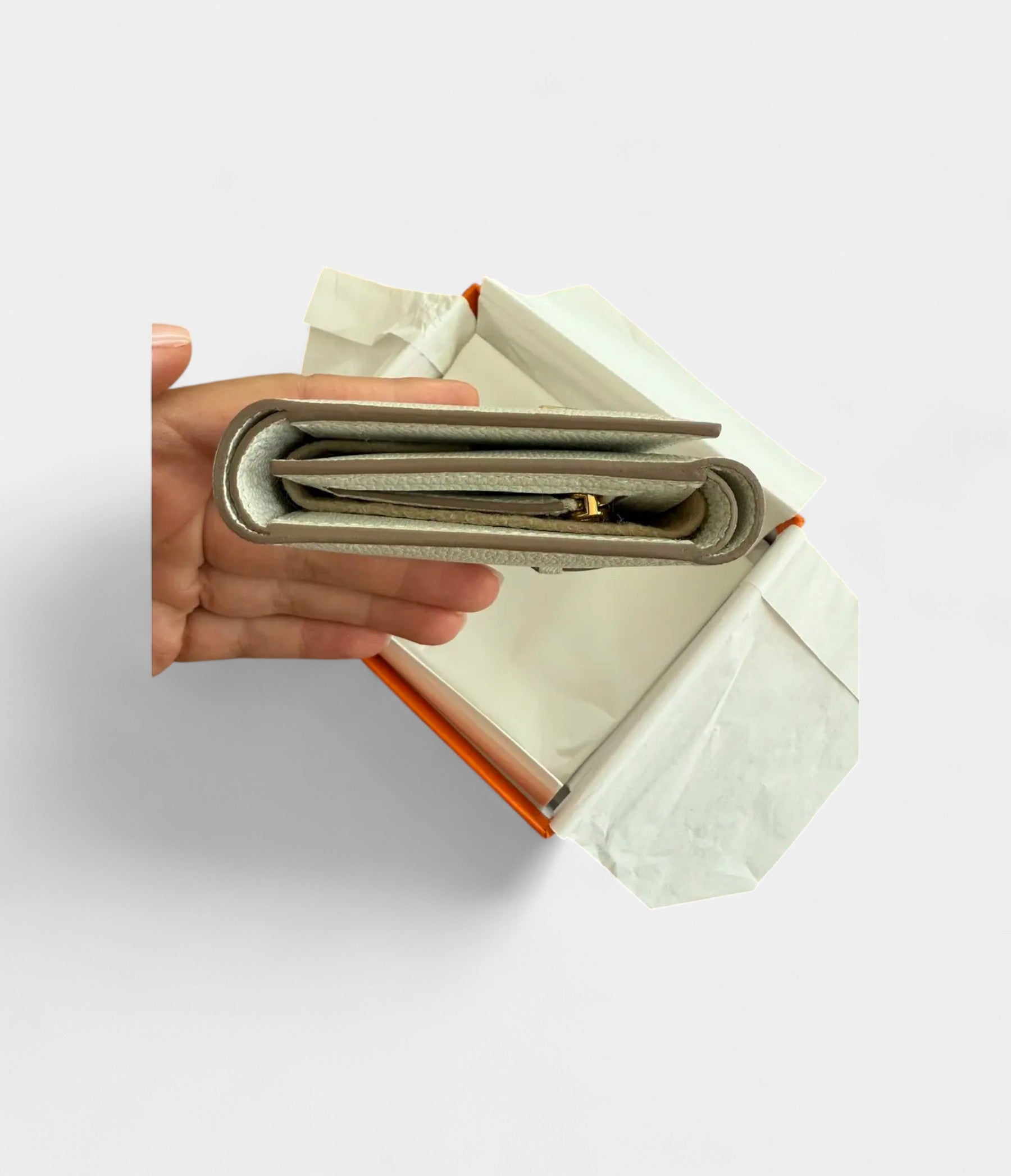 Hermès Béarn Leather Wallet in Grey Subtle Sophistication with Iconic Design