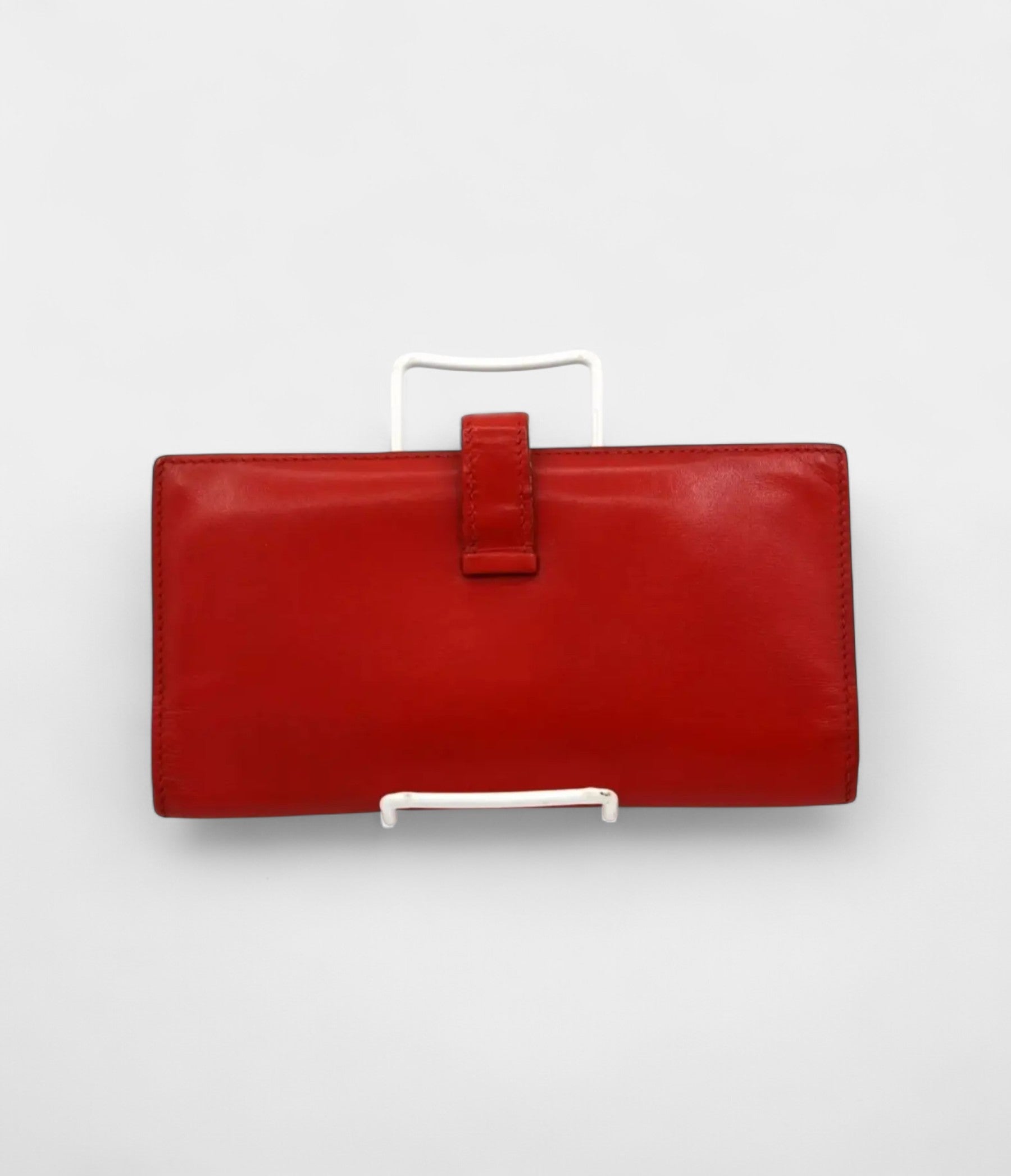 Hermès Béarn Leather Wallet in Red Bold Elegance Classic Silhouette