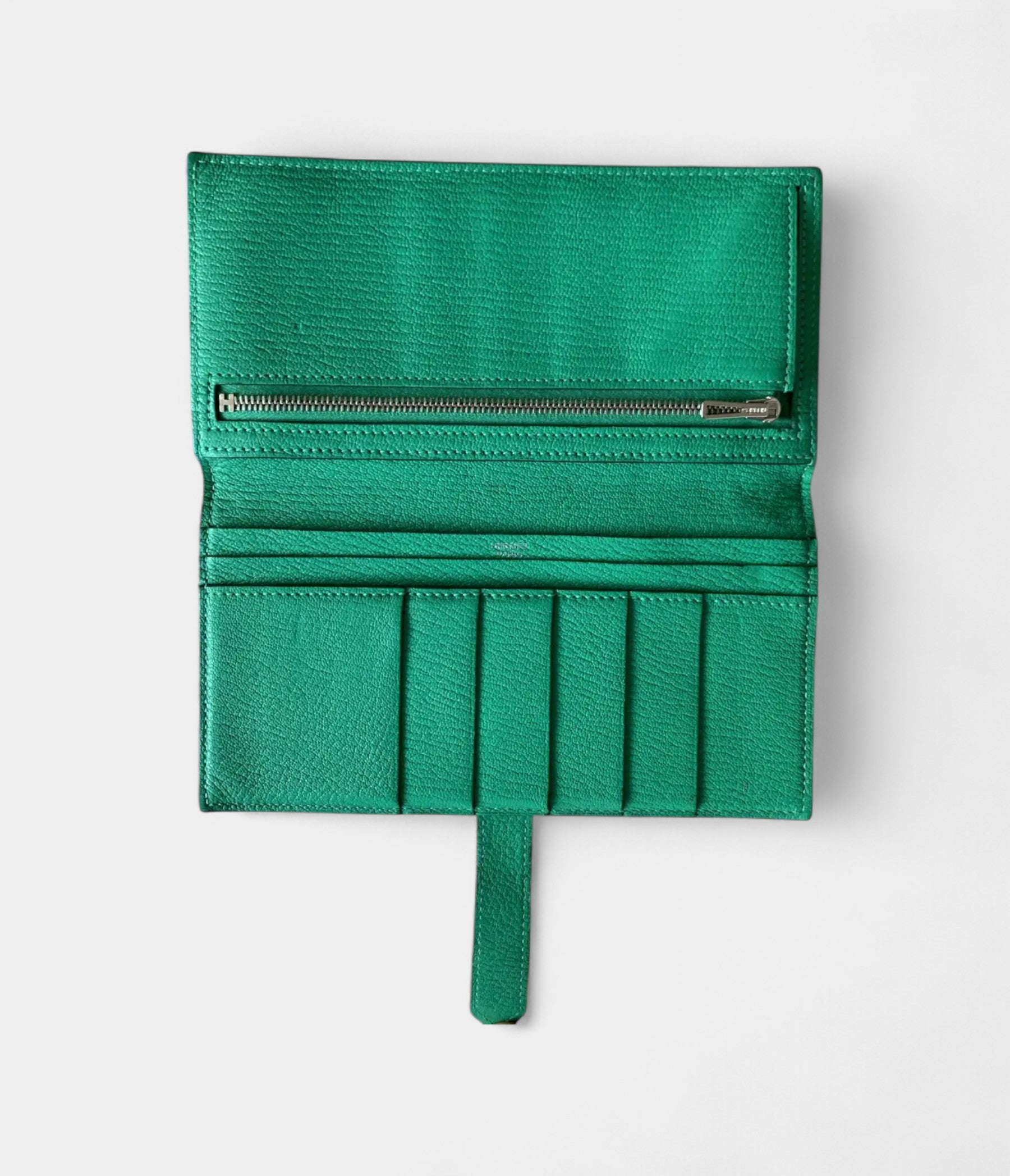 HermesBearnWalletinGreenLeatherTimelessElegance_5.jpg Hermès Béarn Wallet in Green Leather Timeless Elegance