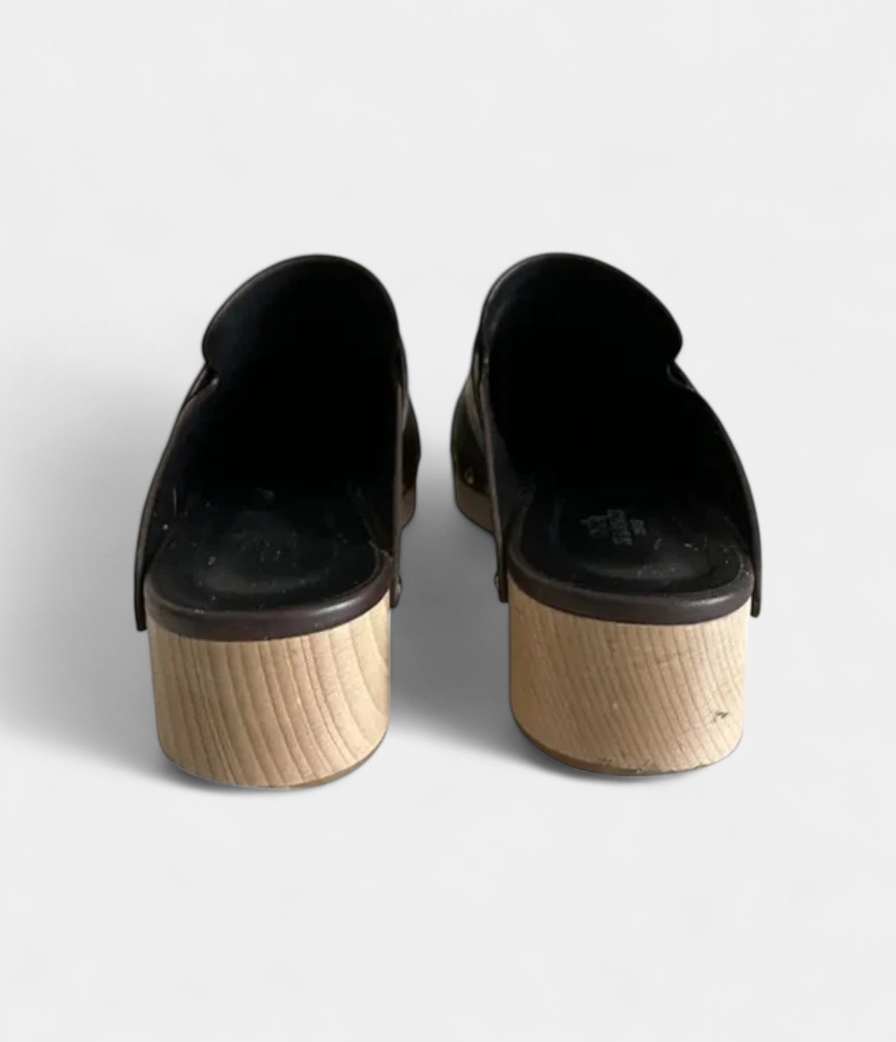 HermesCalyaLeatherMules_ClogsTimelessCraftsmanshipwithEffortlessElegance_5_48f6c658-5f7d-408a-86b8-e26348b27664.jpg Hermès Calya Leather Mules & Clogs Timeless Craftsmanship with Effortless Elegance