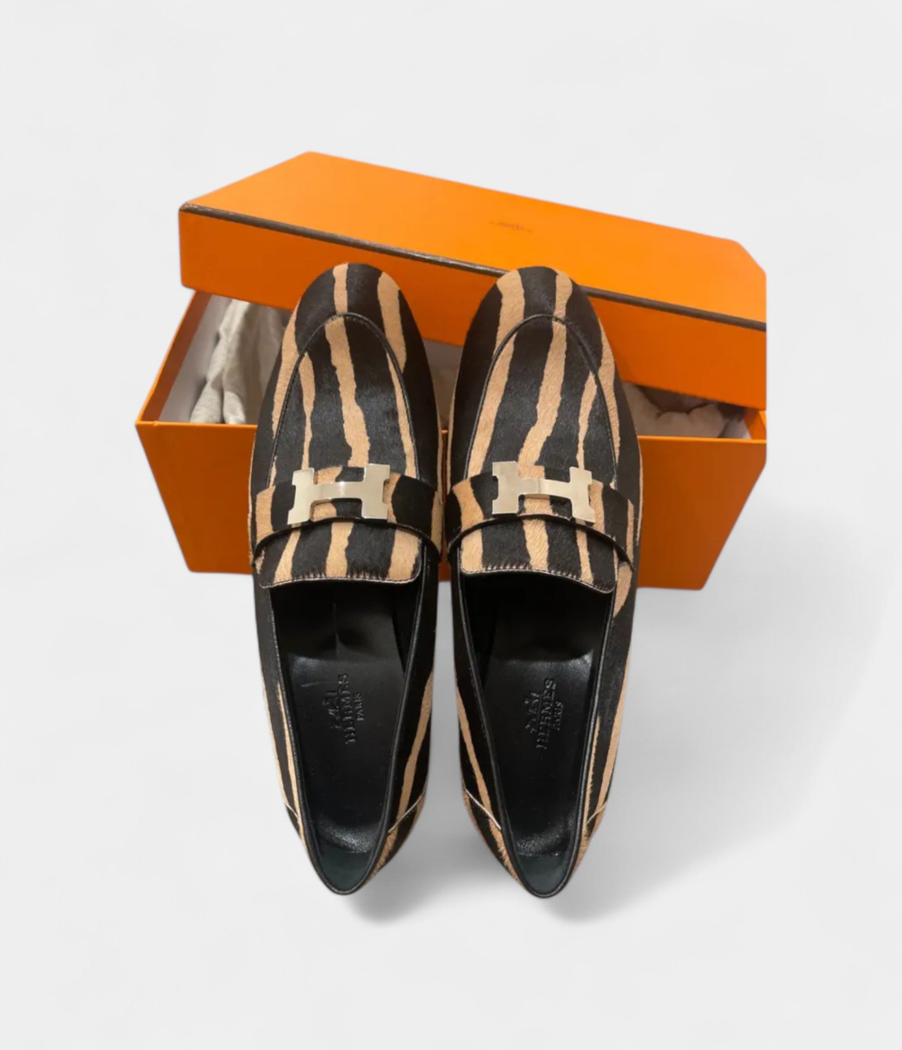 HermesCarlottaLeatherMules_Clogs_EffortlessElegance_6_e8cf6b9c-7c2c-40a9-b921-e44a9031f6e0.jpg Hermès Carlotta Leather Mules & Clogs – Effortless Elegance