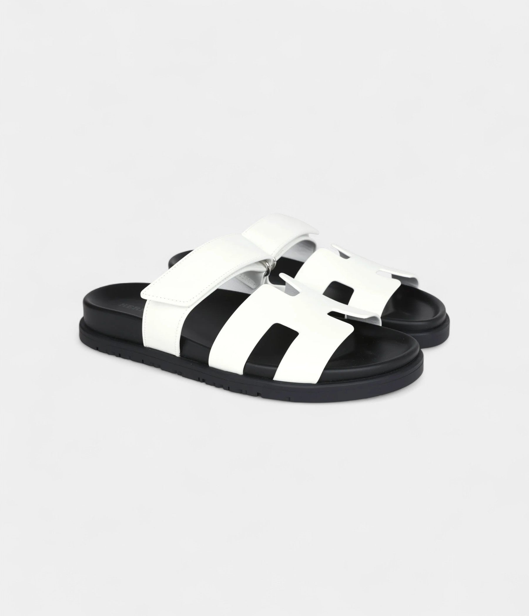 HermesChypreTechnoSandalsGoldCalfskinPalladiumHardware39EU_4_8858fa3a-1fff-4d32-a891-800699fb564b.jpg Hermès Chypre Techno Sandals White Calfskin Palladium Hardware 36.5 EU