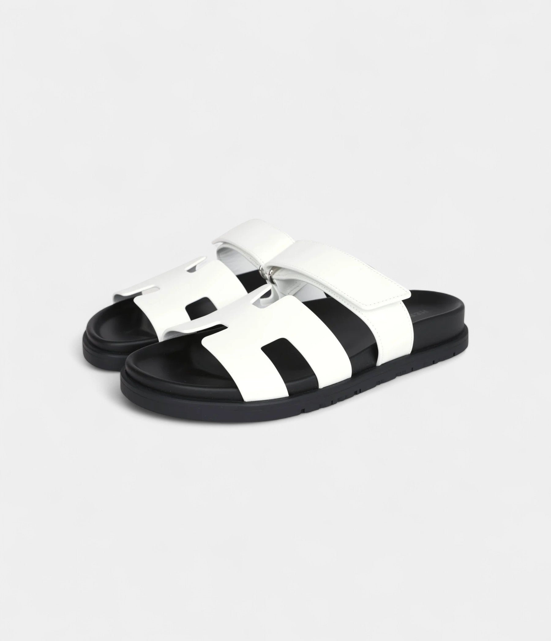 HermesChypreTechnoSandalsGoldCalfskinPalladiumHardware39EU_7_5a9d5d63-4be3-498f-ad8f-094970590259.jpg Hermès Chypre Techno Sandals White Calfskin Palladium Hardware 36.5 EU