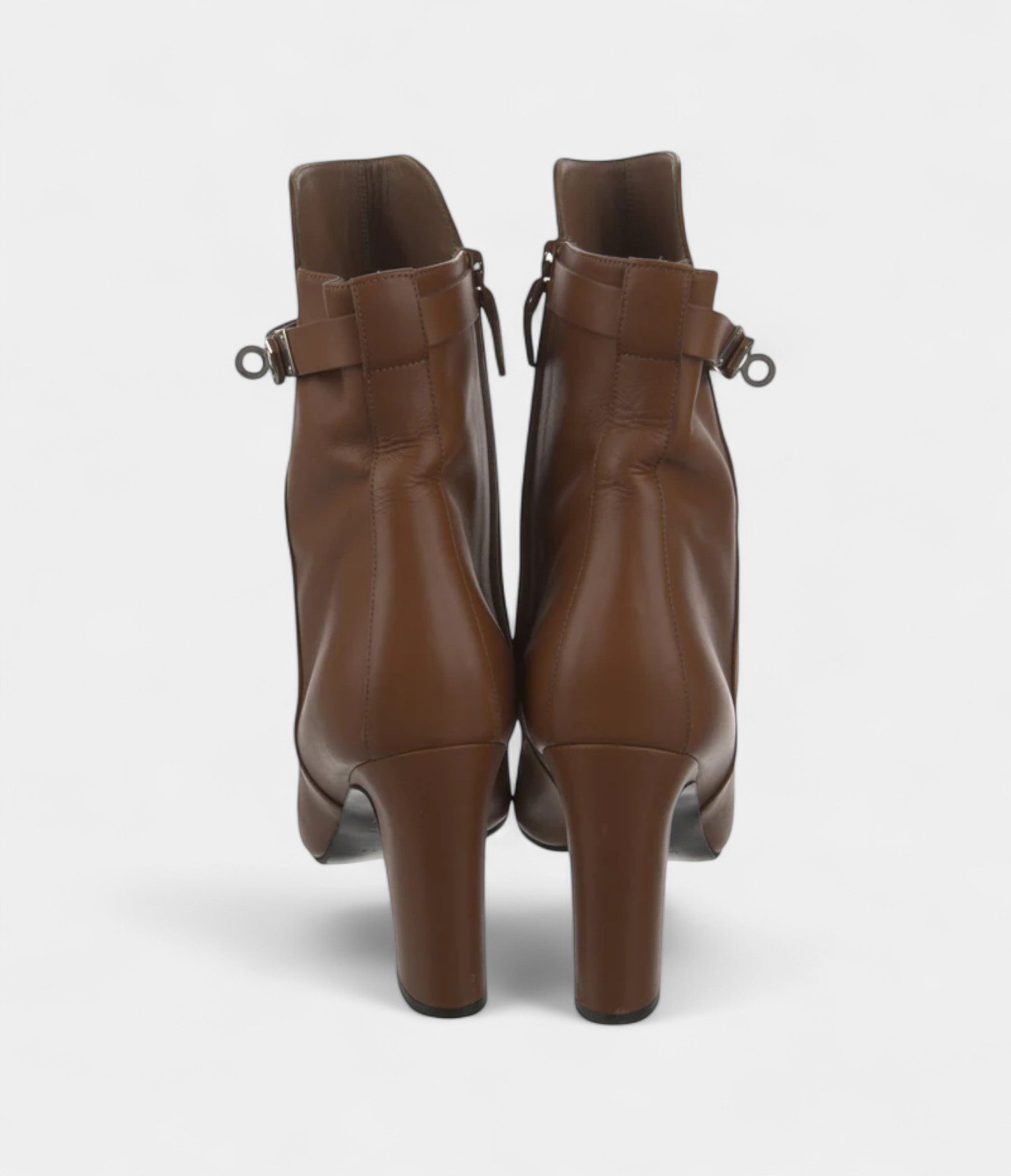 HermesJoueuseLeatherBootsABlendofPlayfulEleganceandSophisticatedCraftsmanship_4_dbd2f58e-78ca-4168-89b0-73033c31dea8.jpg Hermès Joueuse Leather Boots A Blend of Playful Elegance and Sophisticated Craftsmanship