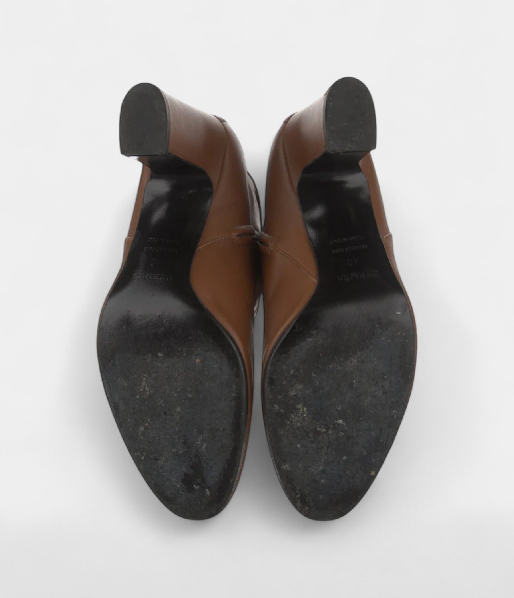 HermesJoueuseLeatherBootsABlendofPlayfulEleganceandSophisticatedCraftsmanship_5_2f75b2ee-f2bd-43a3-ae4f-1ff9c96de781.jpg Hermès Joueuse Leather Boots A Blend of Playful Elegance and Sophisticated Craftsmanship