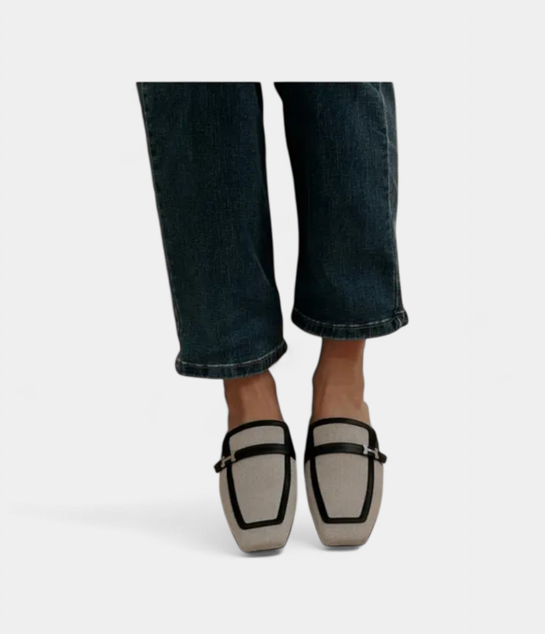 HermesLeatherMules_ClogsEffortlessEleganceinEveryStep_2_fb82cbf4-9449-4ecd-876e-d88d569e69af.jpg Hermès Leather Mules & Clogs Effortless Elegance in Every Step