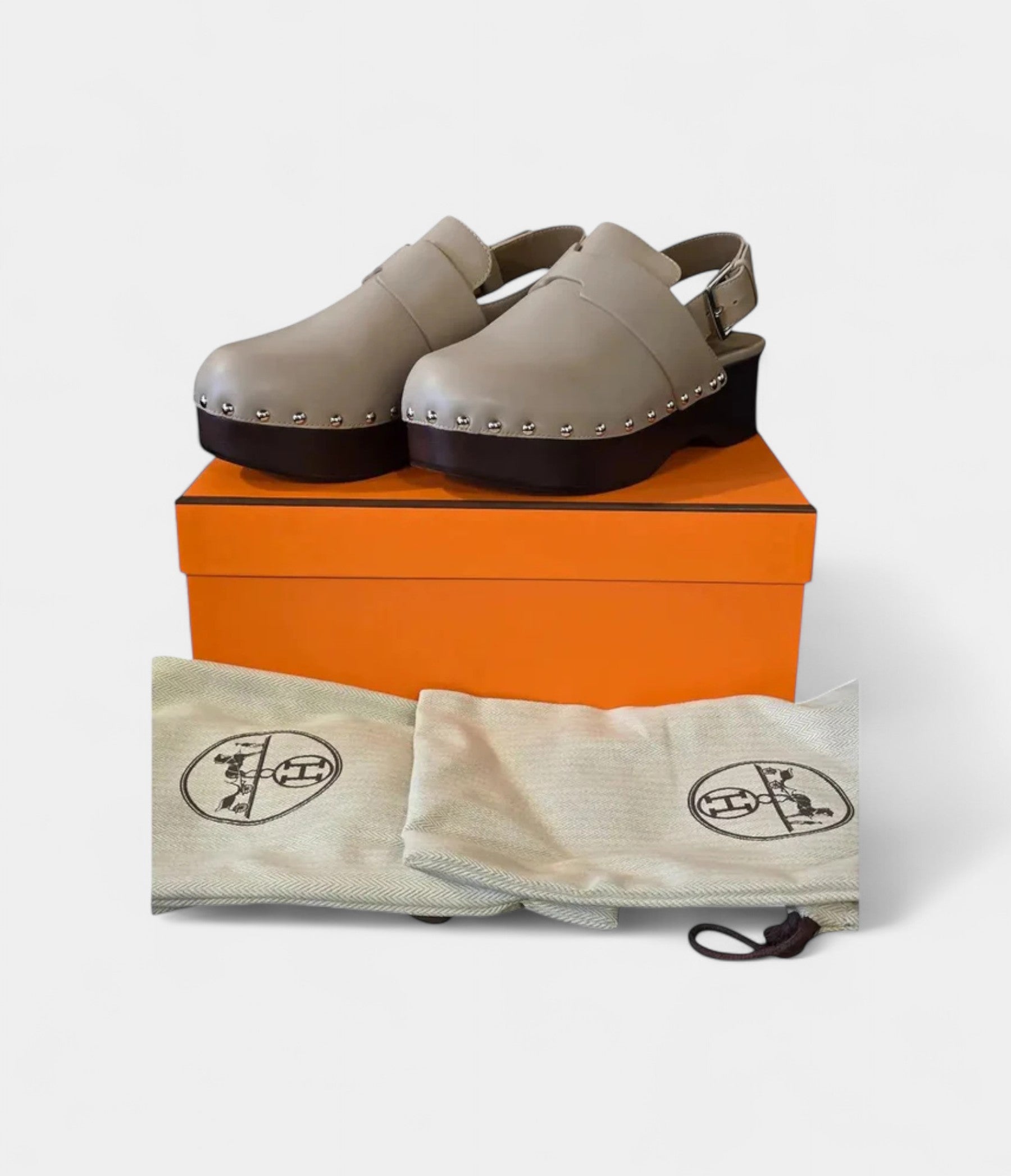 Hermès Leather Mules & Clogs Sophisticated Craftsmanship Meets Everyday Comfort