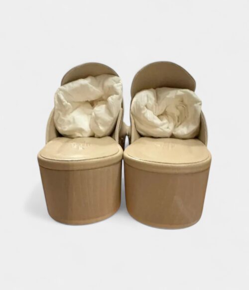 Hermès Leather Mules & Clogs Where Timeless Craft Meets Modern Comfort