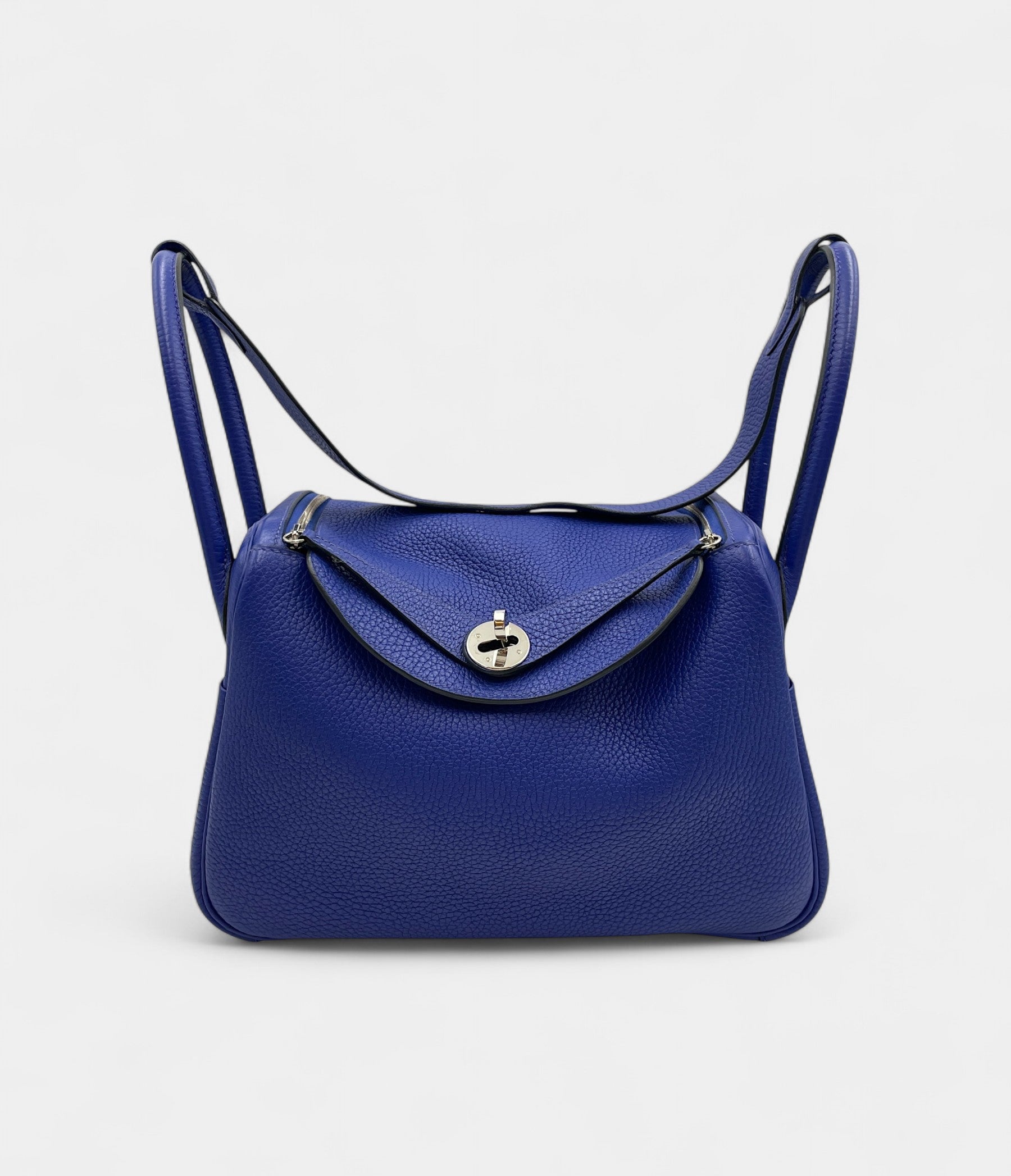 HermesLindy26BlueElectricinClemence_Palladiumhardware_3.jpg Hermès Lindy 26 Blue Electric in Clemence, Palladium hardware