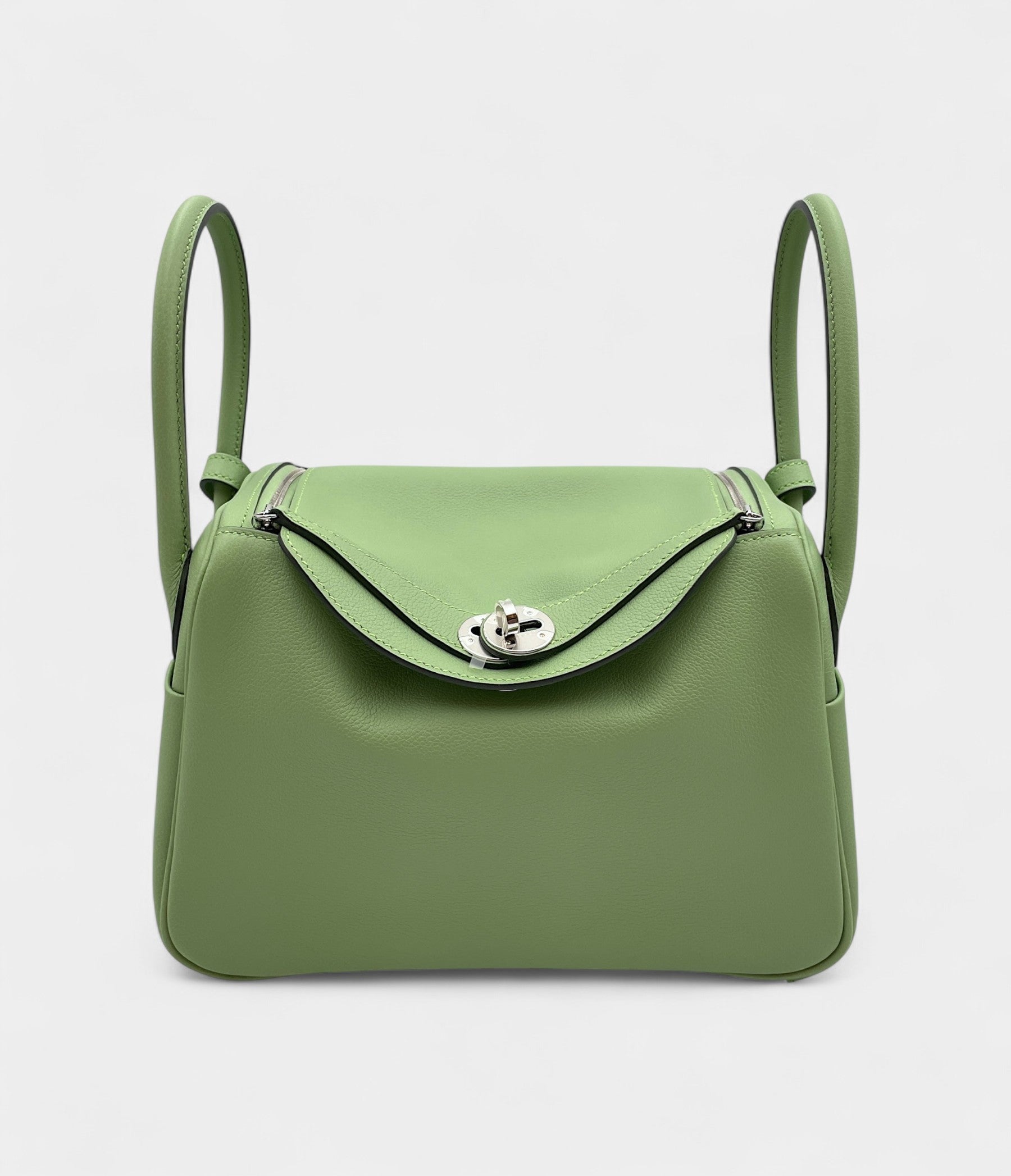 Hermès Lindy 26 in Green Cricket Evercolor Leather with Palladium Hardware