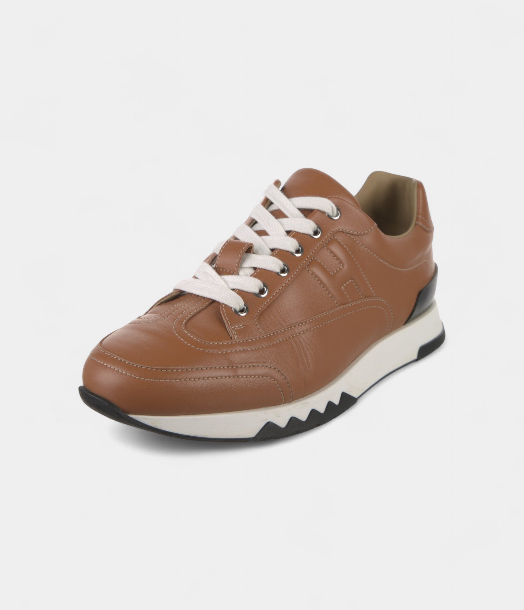 HermesMen_sTrailSneakersBoldDesignMeetsLuxuryCraftsmanship_2.jpg Hermès Men's Trail Sneakers Bold Design Meets Luxury Craftsmanship