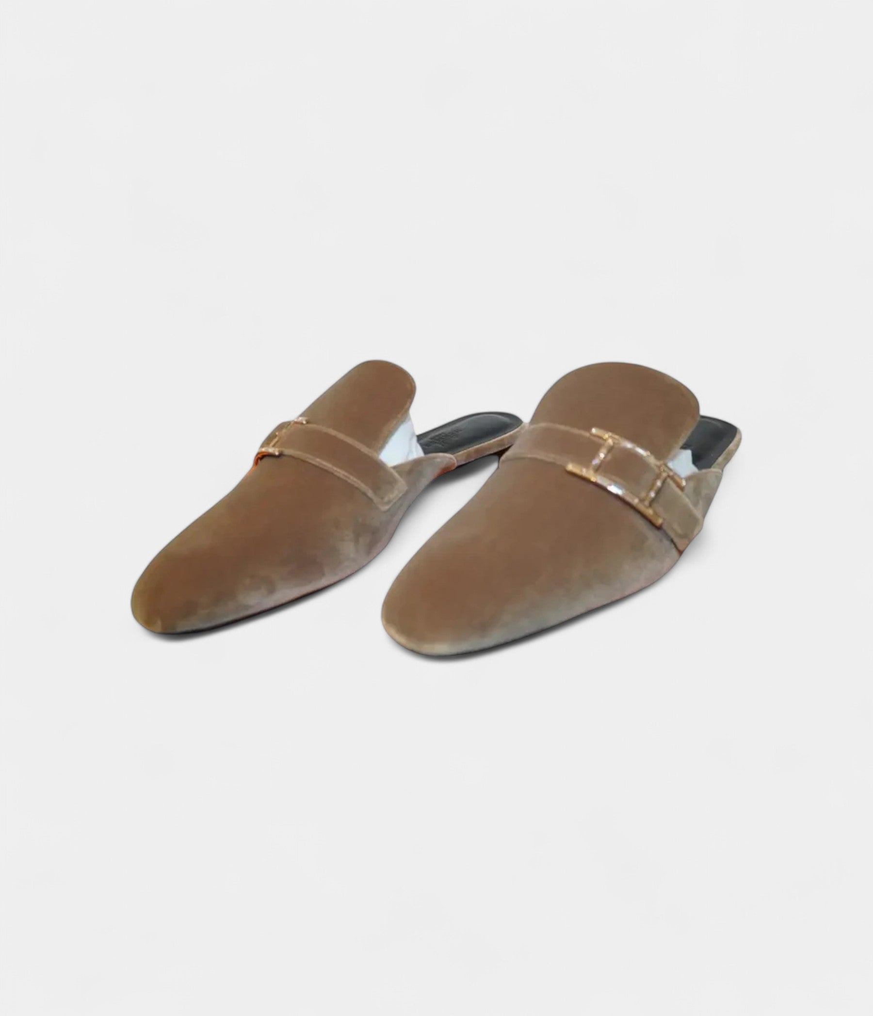 Hermès Mules & Clogs The Perfect Blend of Comfort and Elegance