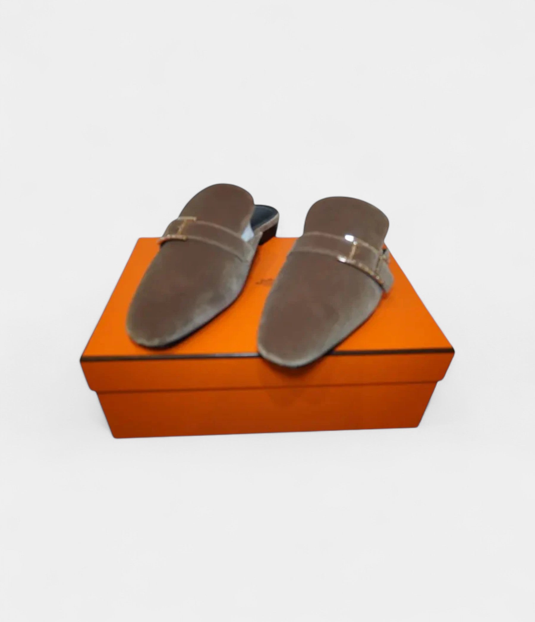Hermès Mules & Clogs The Perfect Blend of Comfort and Elegance