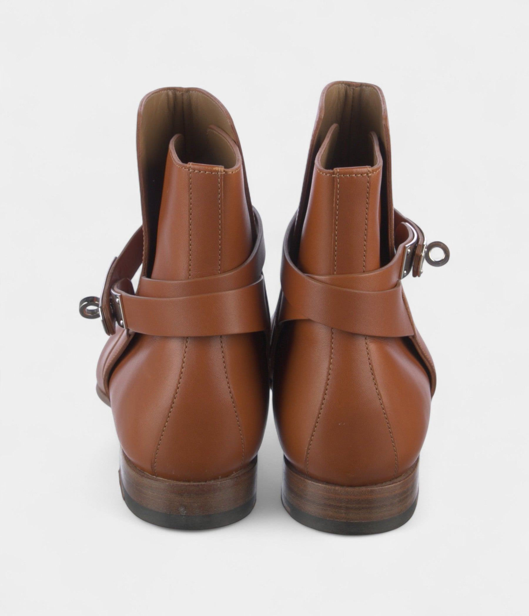 HermesNeoLeatherBootsSleekModernityTimelessCraftsmanship_4.jpg Hermès Neo Leather Boots Sleek Modernity Timeless Craftsmanship