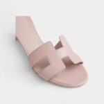 Hermès Oasis Sandals Calfskin Rose Cancan- in Leather