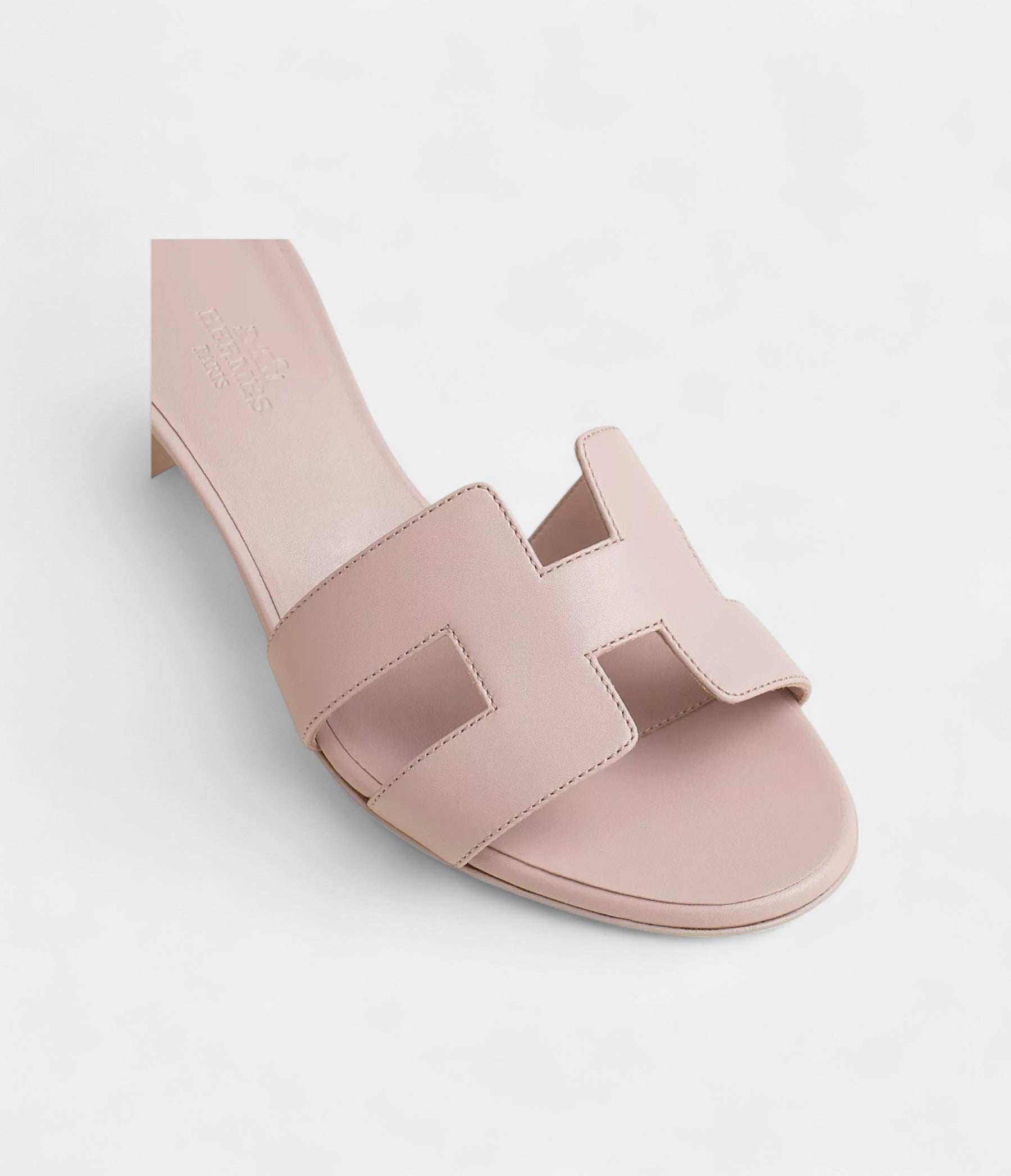Hermès Oasis Sandals Calfskin Rose Cancan- in Leather
