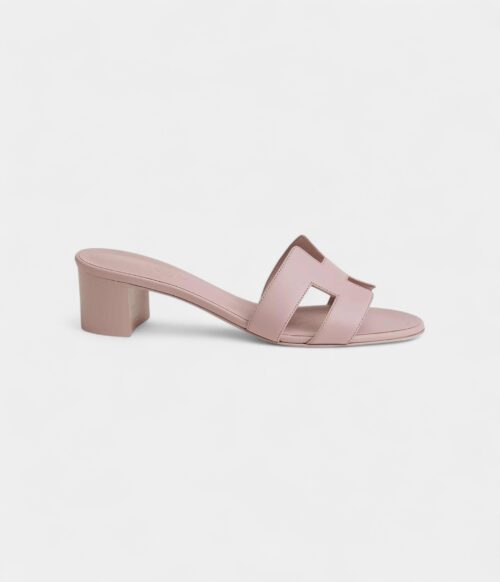 Hermès Oasis Sandals Calfskin Rose Cancan- in Leather