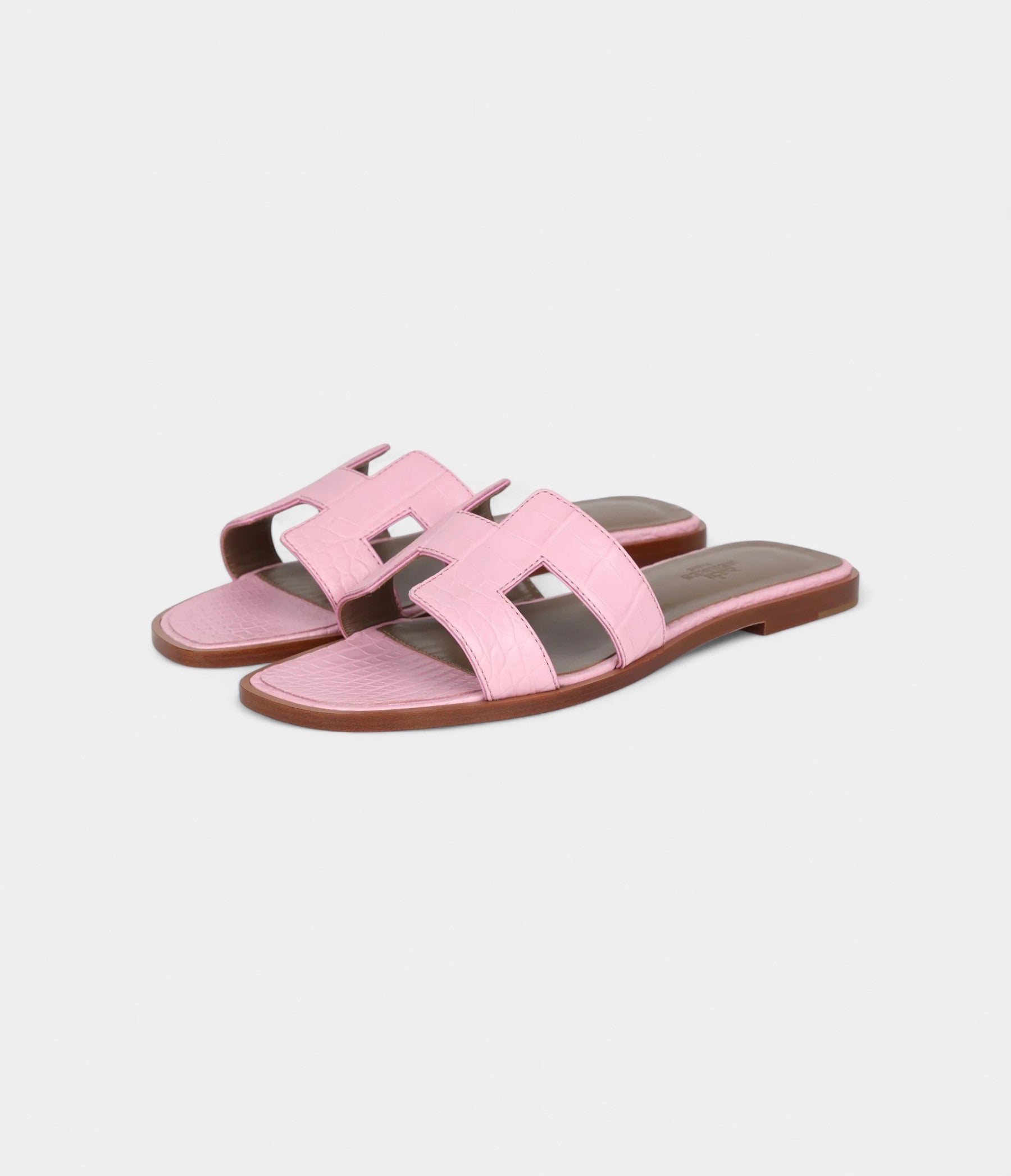 Hermès Oran Sandals Bubblegum Matte Alligator 37 EU