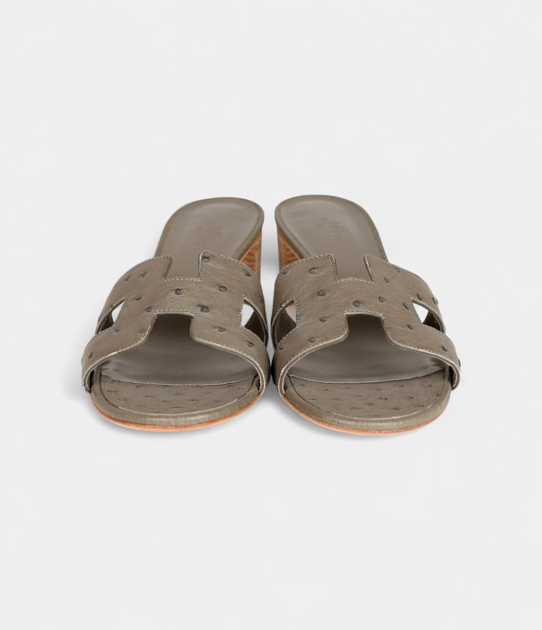 Hermès Oasis Sandals Gris Clair Ostrich 41 EU