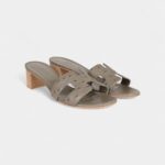 Hermès Oasis Sandals Gris Clair Ostrich 41 EU