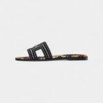 Hermès Oran Stylish Sandals for Women in Summer Editation Black Stud Leather