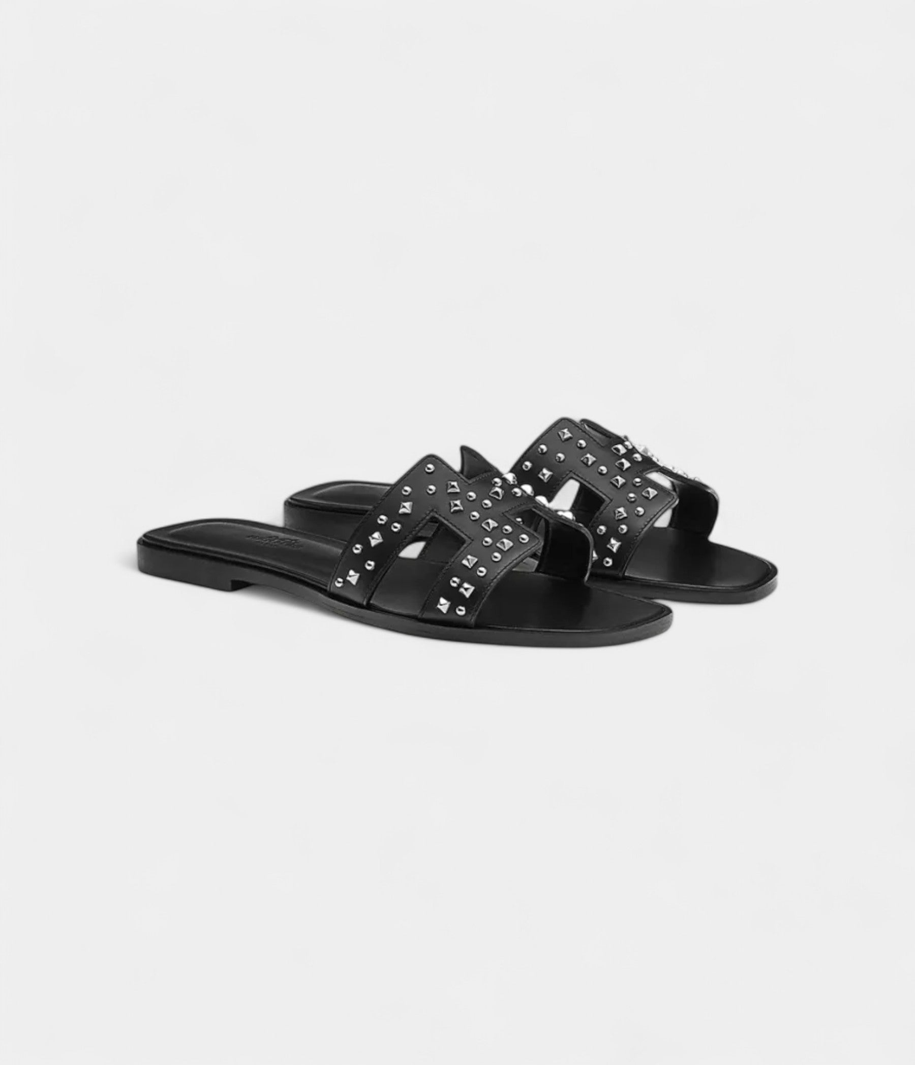 Hermès Oran Stylish Sandals for Women in Summer Editation Noir Stud Calfskin Black