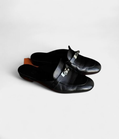 Hermès Oz Leather Mules & Clogs Bold Sophistication Meets Everyday Ease