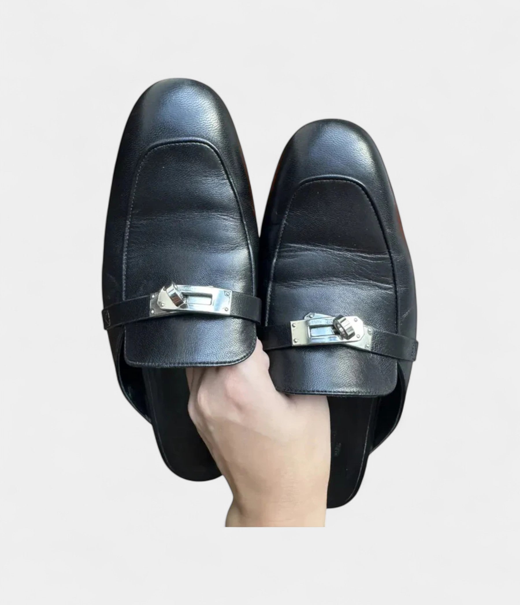 Hermès Oz Leather Mules & Clogs Bold Sophistication Meets Everyday Ease