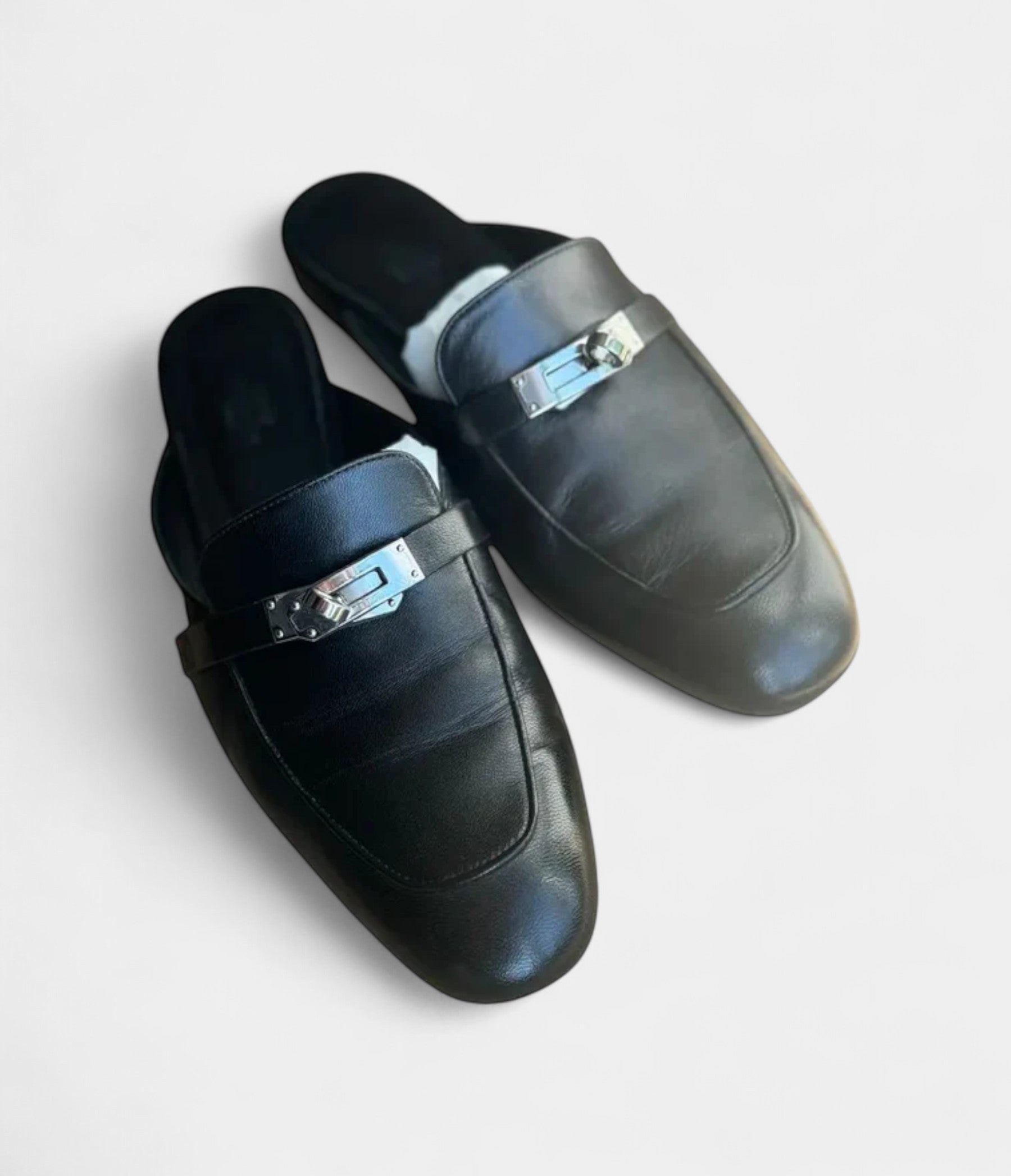Hermès Oz Leather Mules & Clogs Bold Sophistication Meets Everyday Ease