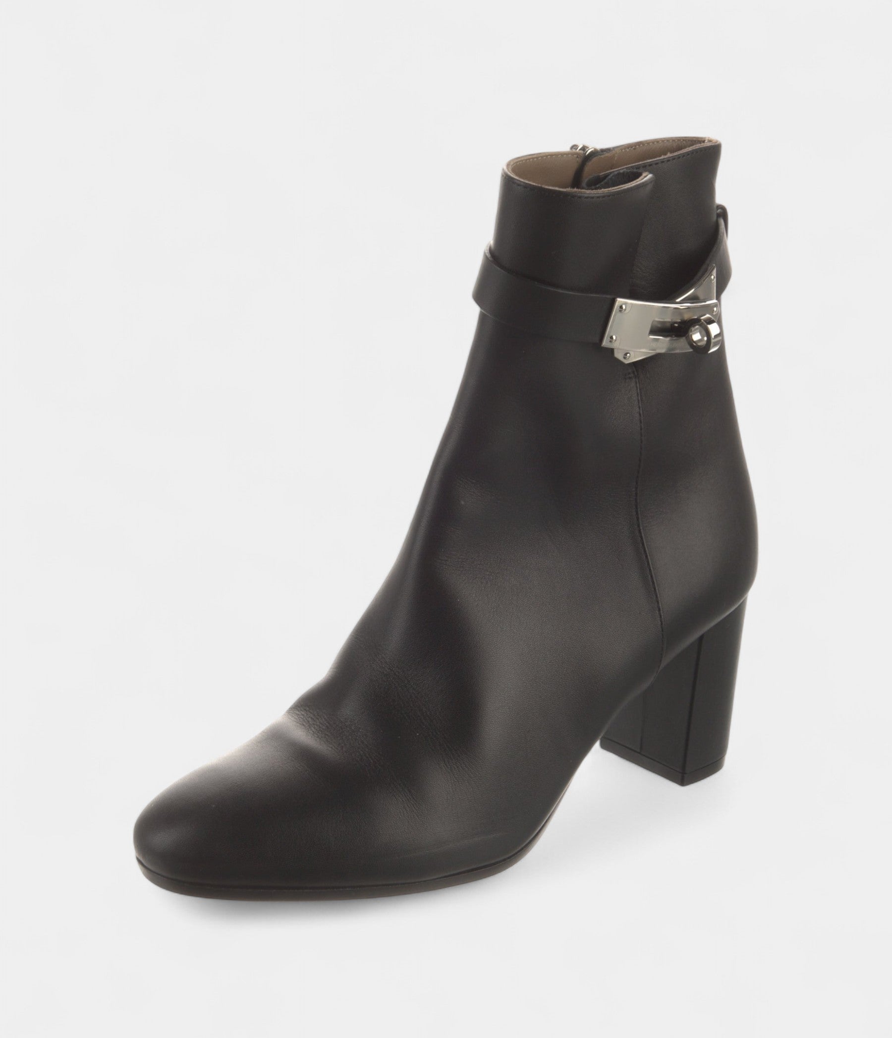 HermesSaintGermainBootsTimelessEleganceParisianSophistication_2.jpg Hermès Saint Germain Boots Timeless Elegance Parisian Sophistication