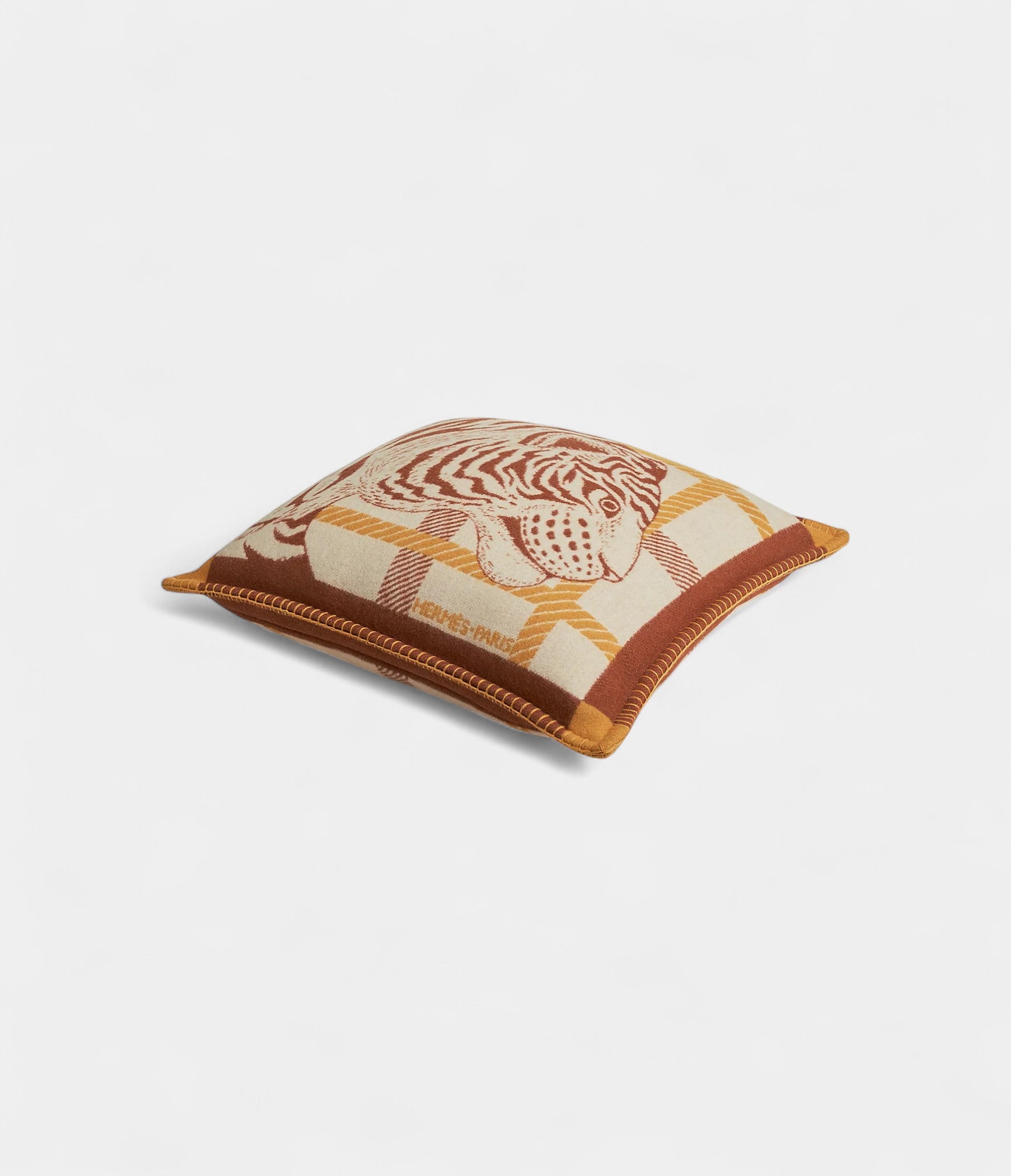TigreAltai2BlanketAHarmoniousBlendofArtistryandLuxury_10.jpg Tigre Altai 2 Blanket A Harmonious Blend of Artistry and Luxury
