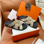 Hermès Couples' Style 26SS Cross-Strap Slides、Effortless Sophistication with Every Step
