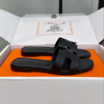 Hermes 26ss latest colorway, classic H-shaped mules, flat, chunky heel.