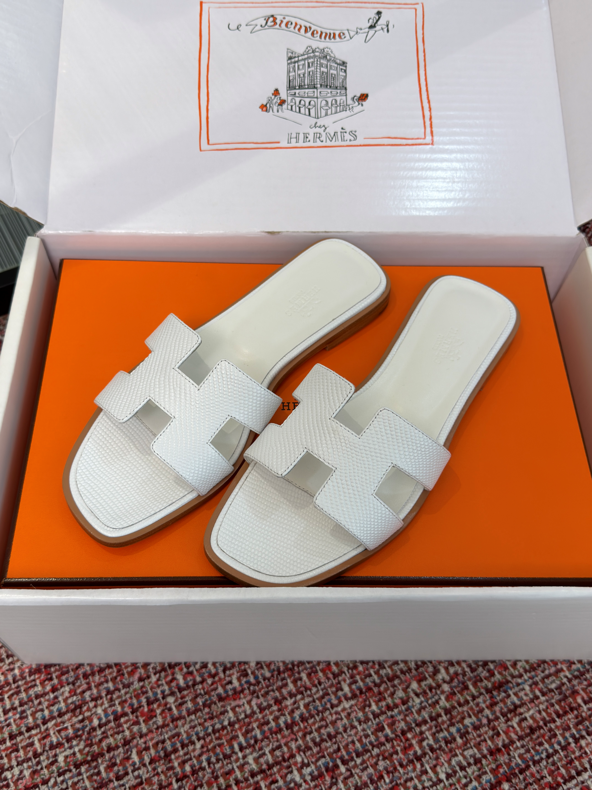 Hermès Oran Sandals for Women In Summer Quick Dry Leather with White