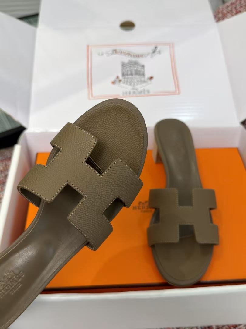 bb5b4868332e4457582a48be6ba7387e.jpg Hermès Oasis Sandals Etoupe Epsom Calfskin