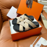 Hermès Couples' Style 26SS Cross-Strap Slides、Effortless Sophistication with Every Step