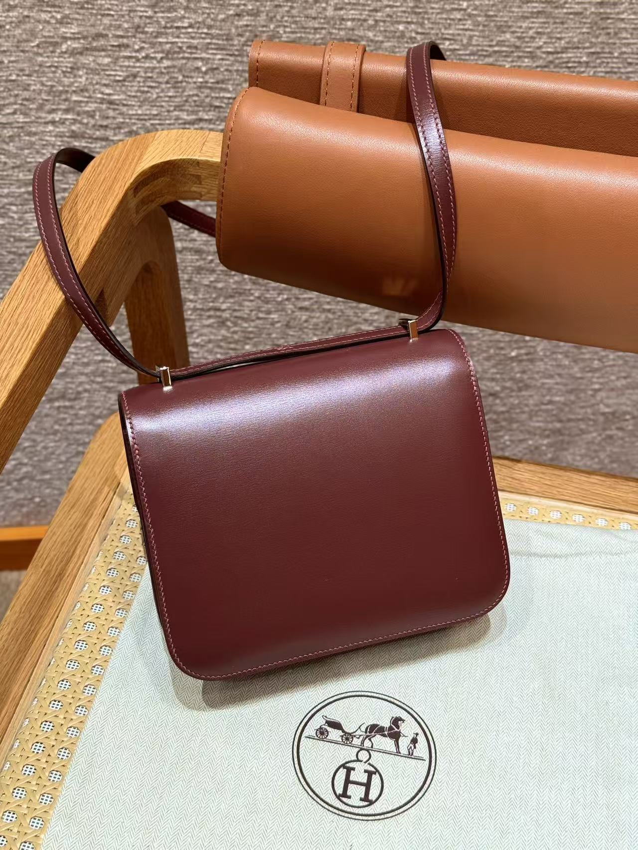 cd2e0f9e0ef5e950e13142a17b2066e3.jpg Hermès Constance 19 Rouge H Box Calfskin silver Hardware