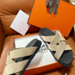 Hermès Couples' Style 26SS Cross-Strap Slides、Effortless Sophistication with Every Step