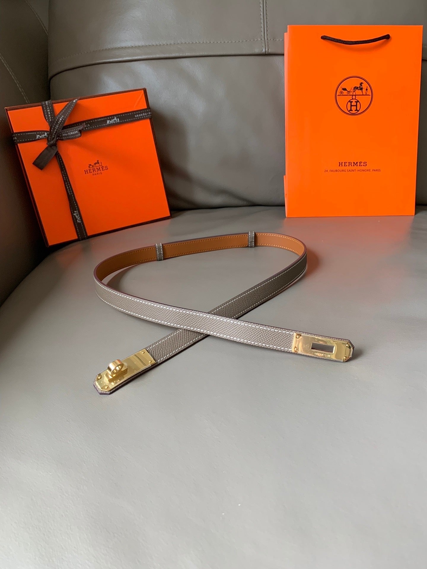 Hermès Grey Leather Belt Effortless Elegance in a Modern Neutral