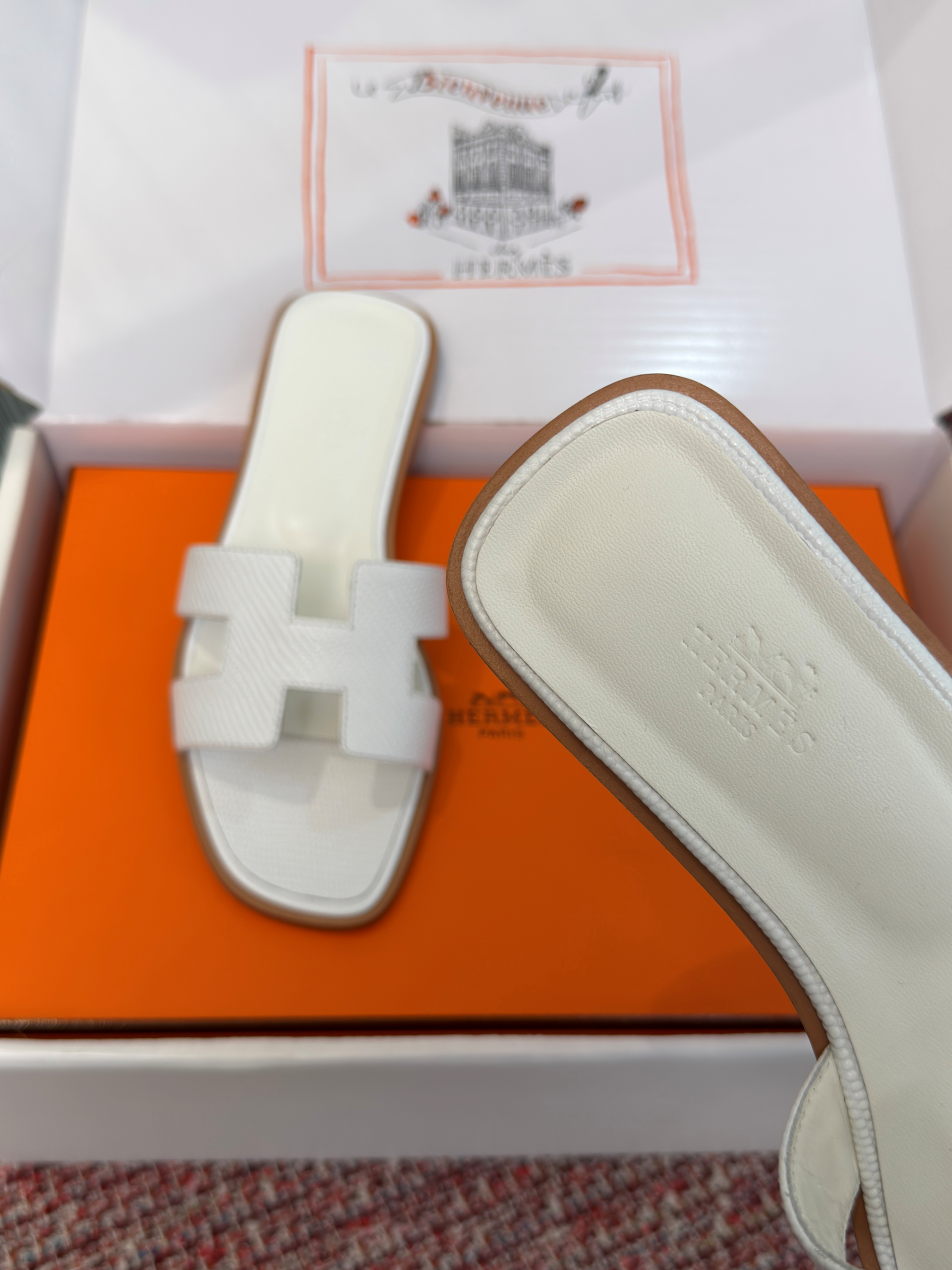 Hermès Oran Sandals for Women In Summer Quick Dry Leather with White
